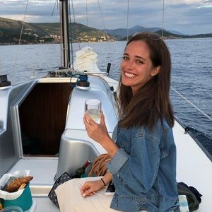 Meet your Posher, Laura